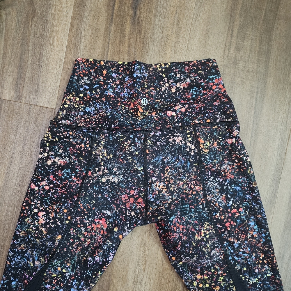 Lululemon Patterned Capri Lot - Picture 4 of 8